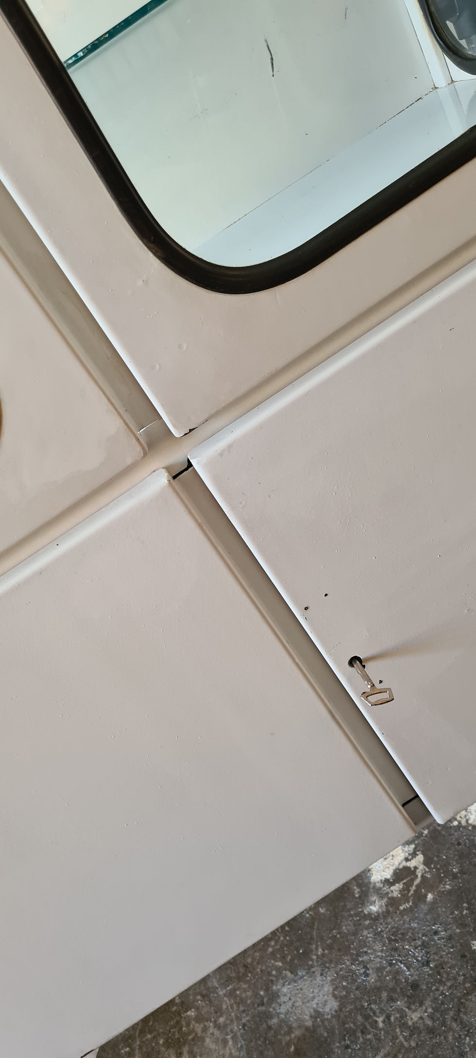 Miniaturbild: alte Arztvitrine Arztschrank Metall Original / seitl. Glas