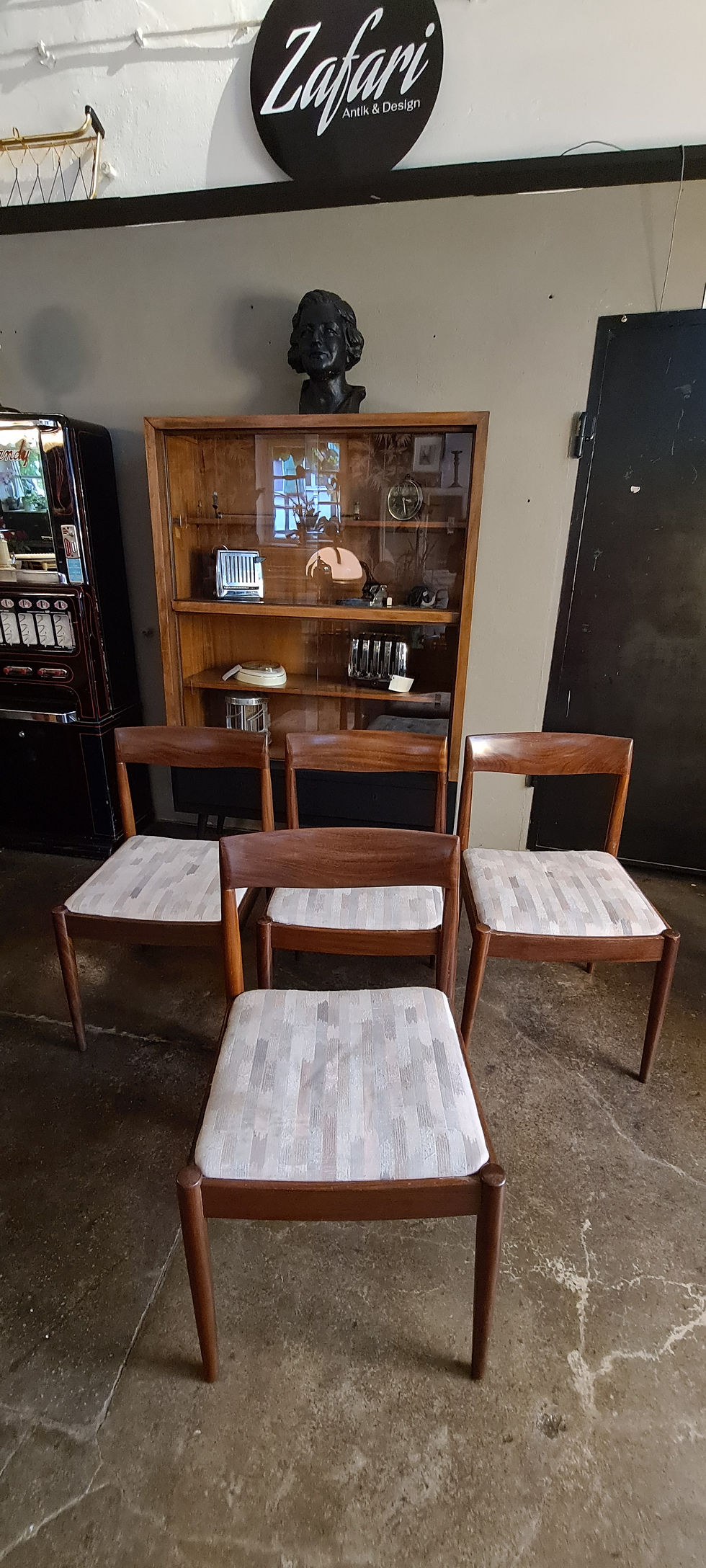 Miniaturbild: 4er SET Mid Century Stühle 60er / 70er Jahre Teakholz massiv