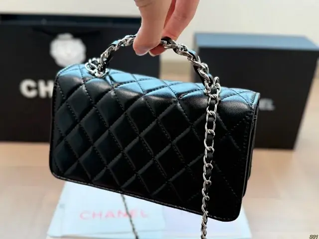 Miniatura: Chanel Classic Wallet on Chain