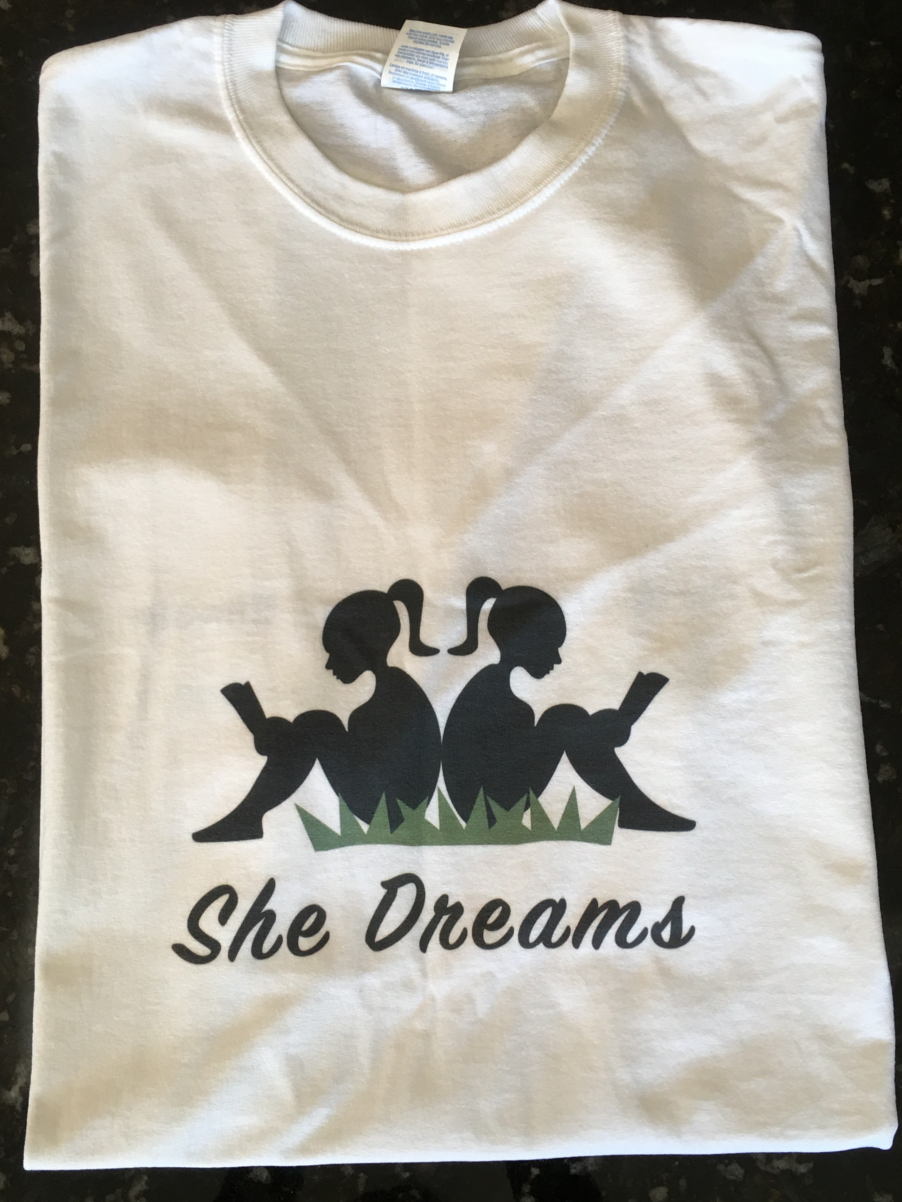 She Dreams Men's T-shirt
