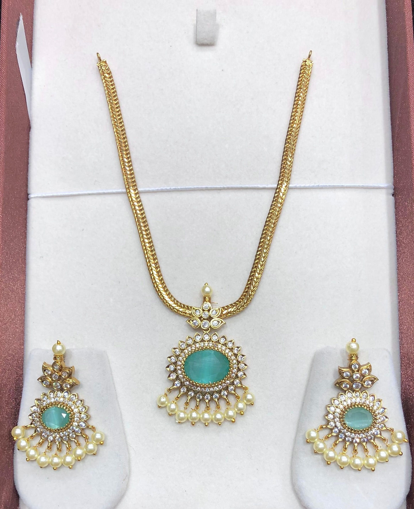 Temple-style Short Necklace 02