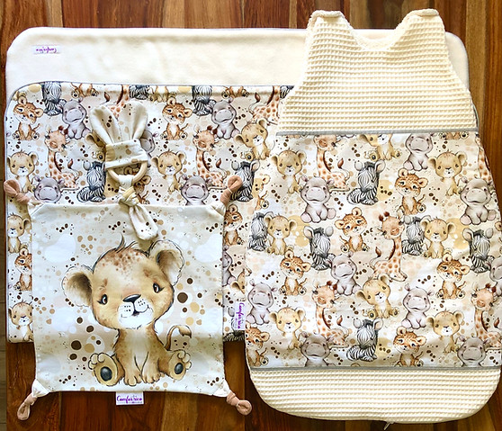 Vente en ligne et fabrication artisanale d'articles pour bébé sur commande en matériaux naturels certifiés