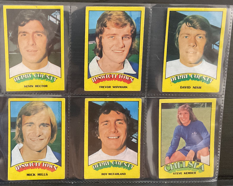Thumbnail: A&BC Gum Footballers Red Back Rub Coin Football Bubblegum Cards