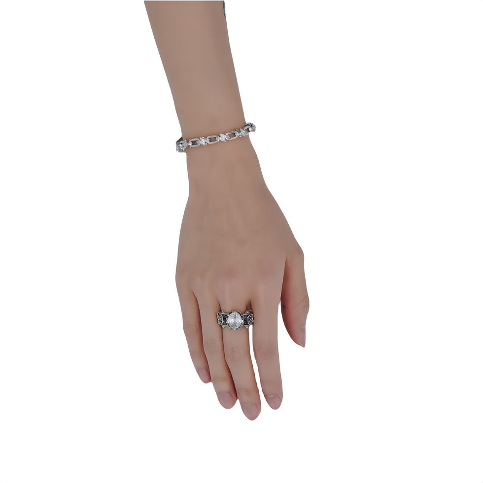 Sterling silver adjustable ring with white zircon and carved rose details – REBE77E