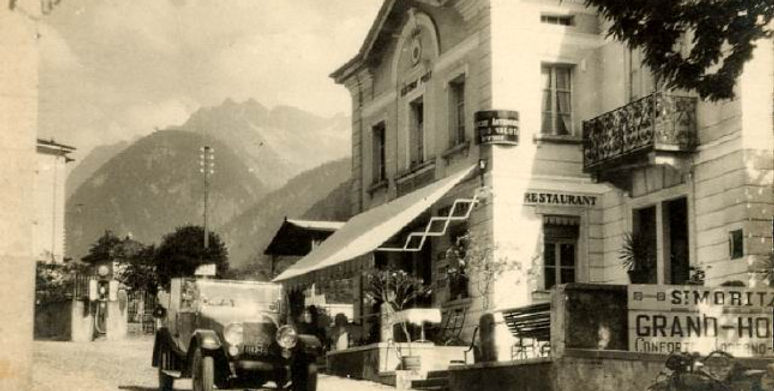 Castasegna anni 20 con auto copia.jpg
