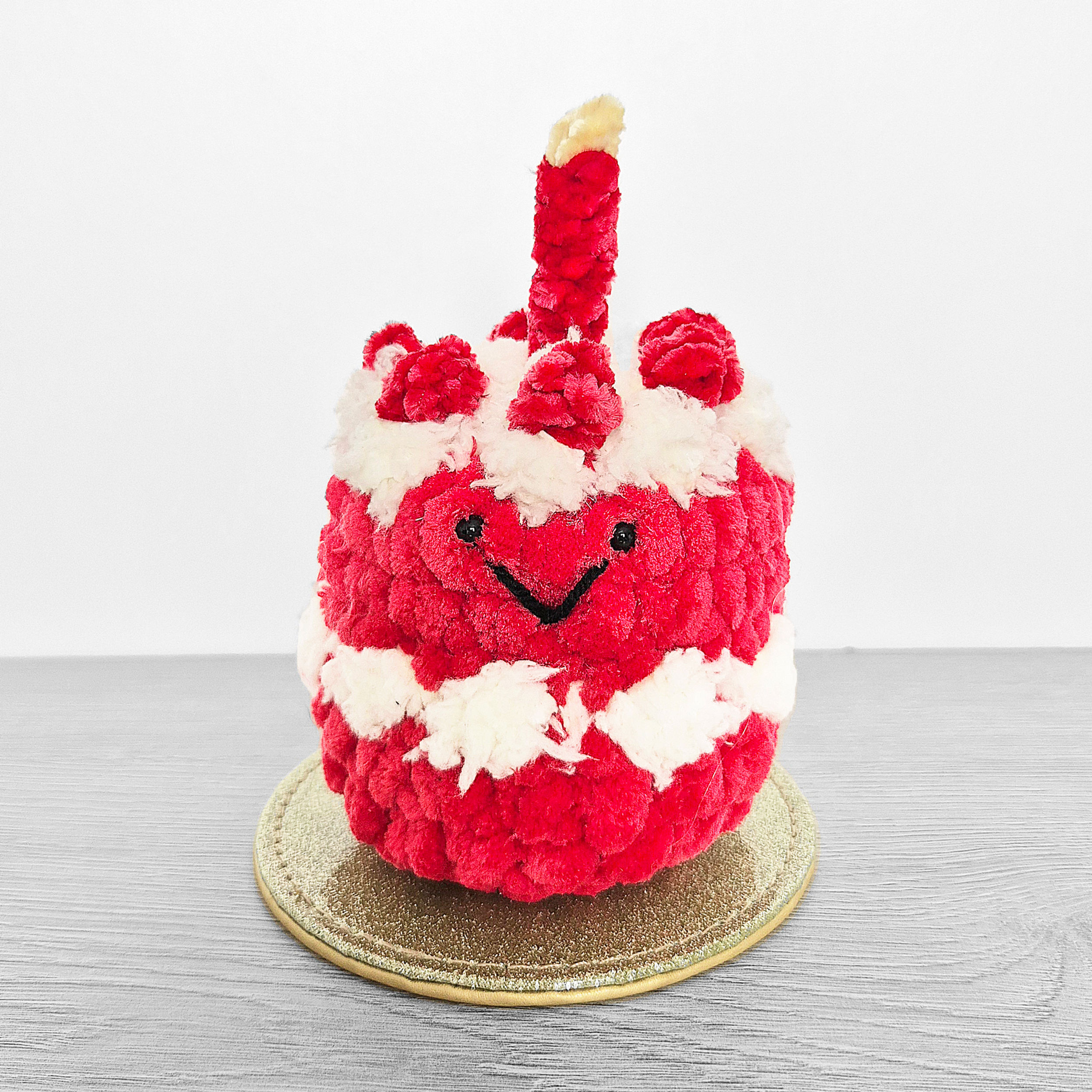 Sparkly Gold Plinth Decoration with Crochet Red Velvet Birthday Cake