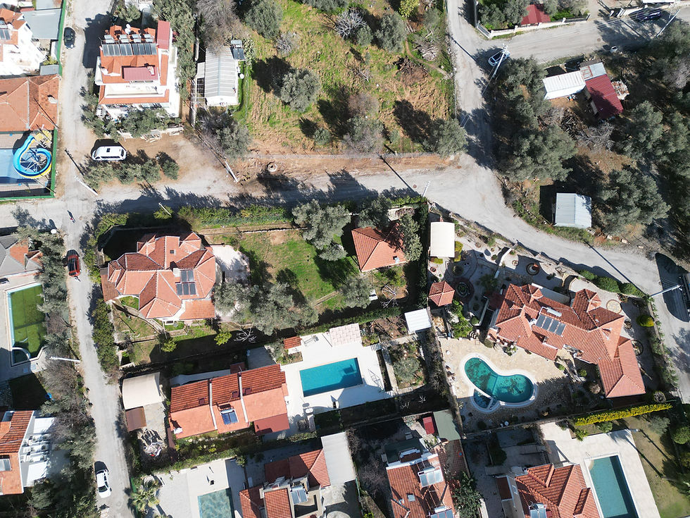 Küçük resim: FETHİYE OVACIK 1289 M2 MÜSTAKİL ARSA VE İÇİNDE 7+1 VİLLA