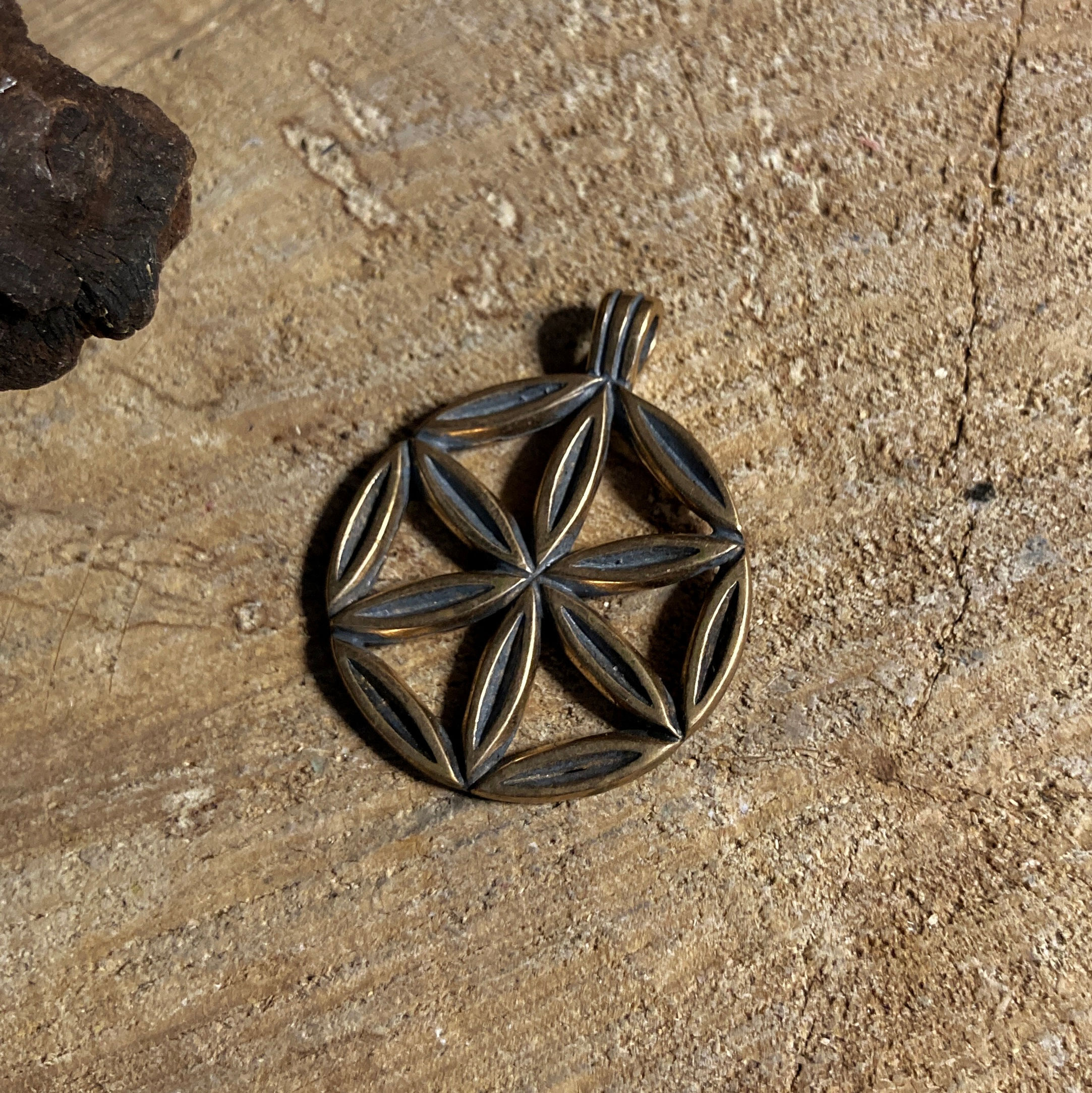 Pendentif en bronze - talisman slave