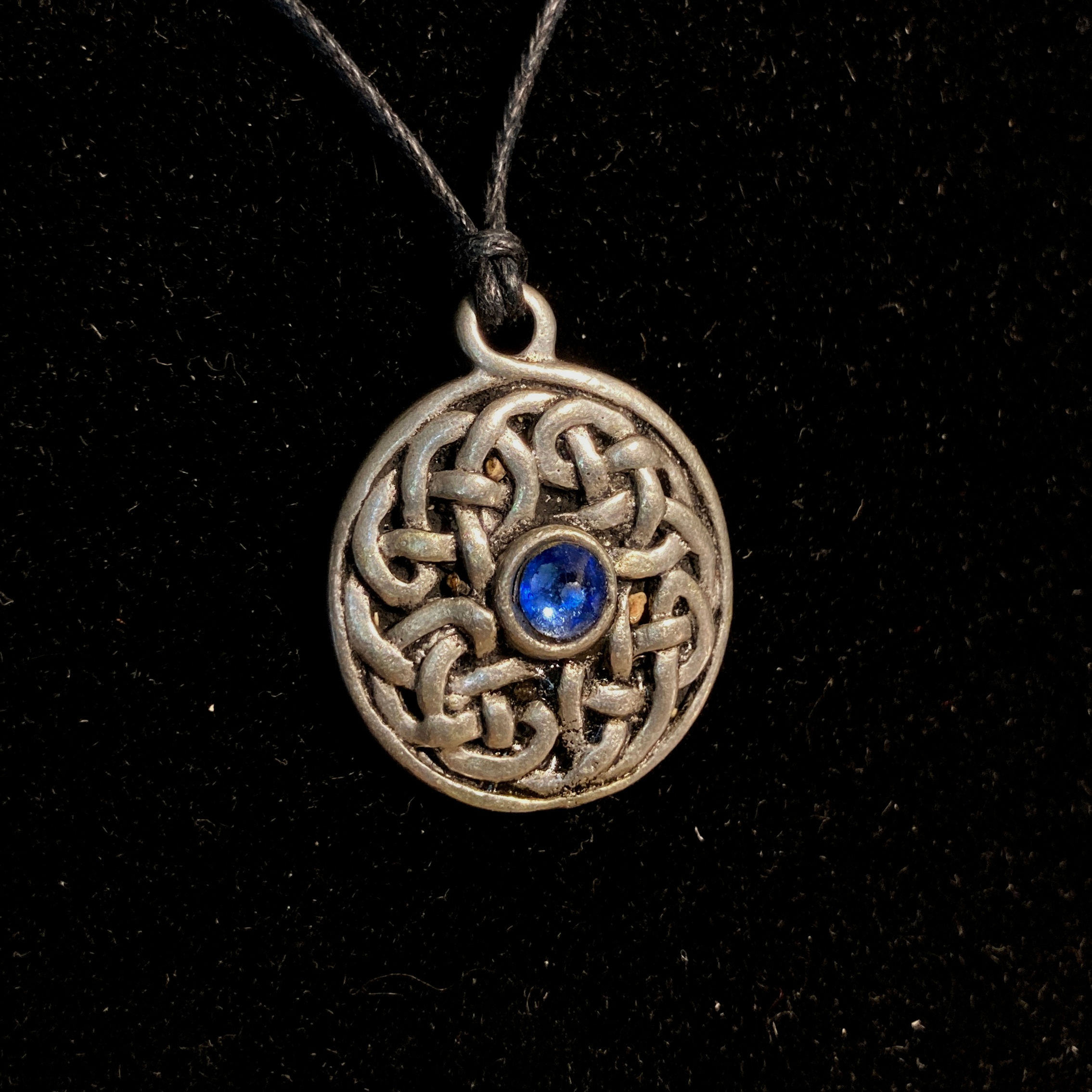 Pendentif : « noeud de Sidhe »
