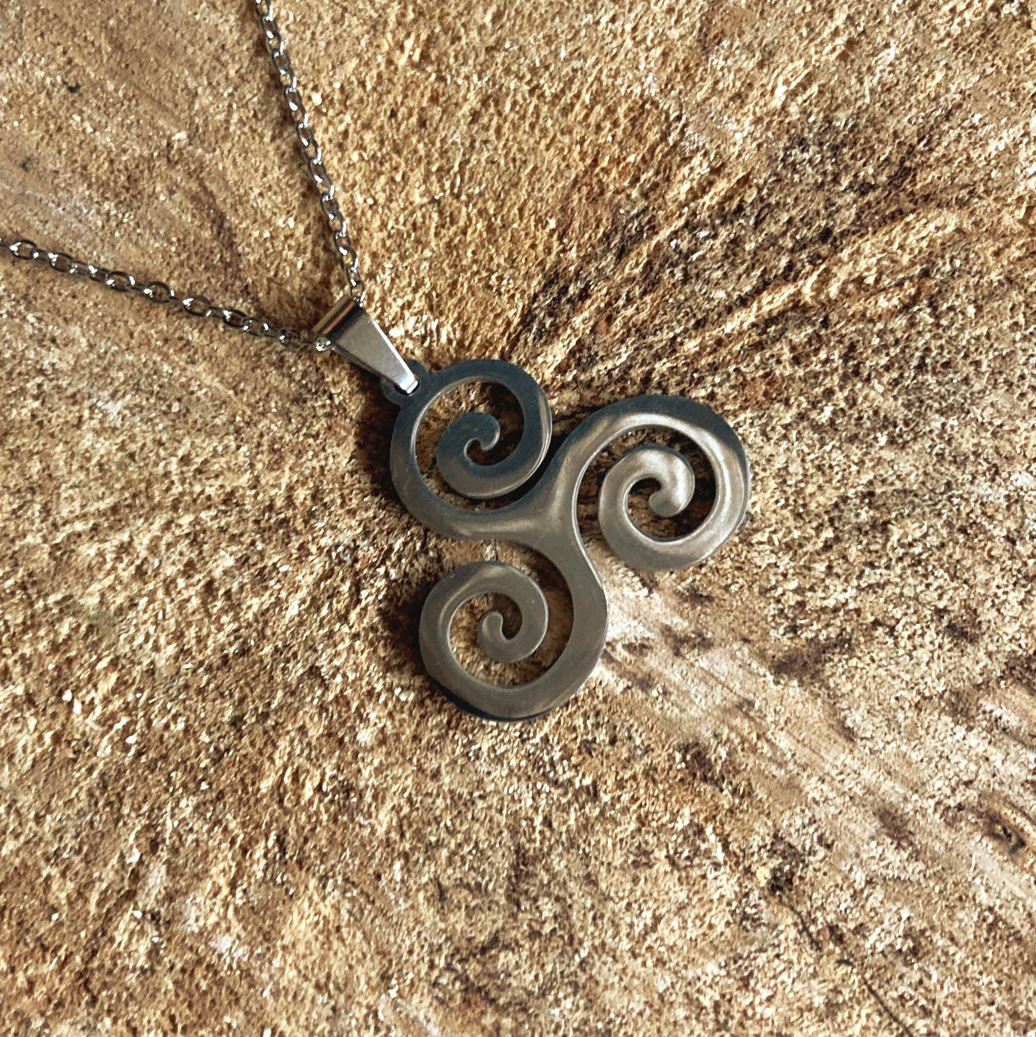 Pendentif avec chaîne en acier inoxydable - triskel 