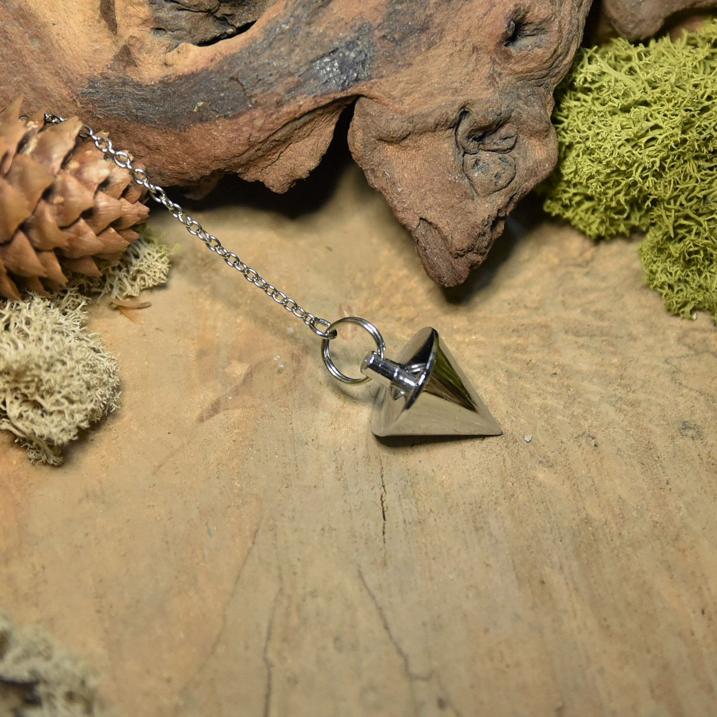 Pendule "Conique chromé"