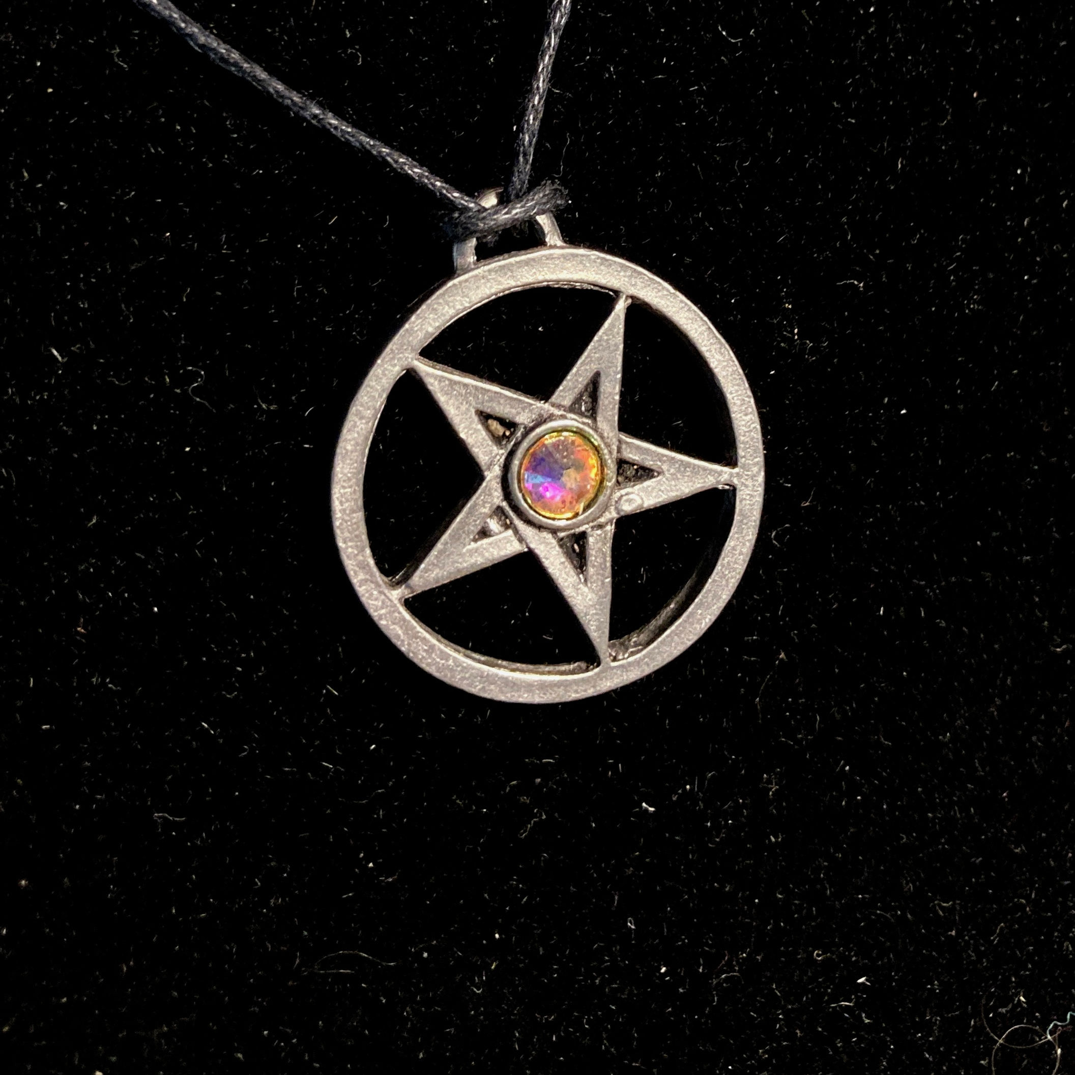 Pendentif : pentacle inversé