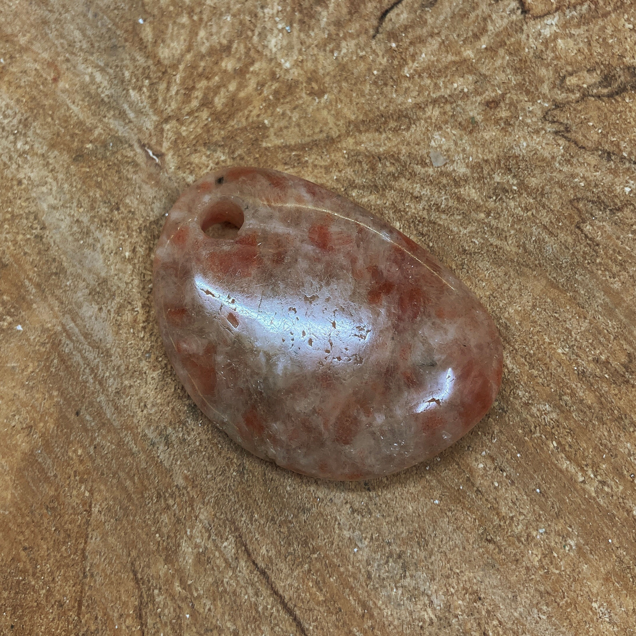 Pendentif percé GM - héliolite / « pierre de soleil »