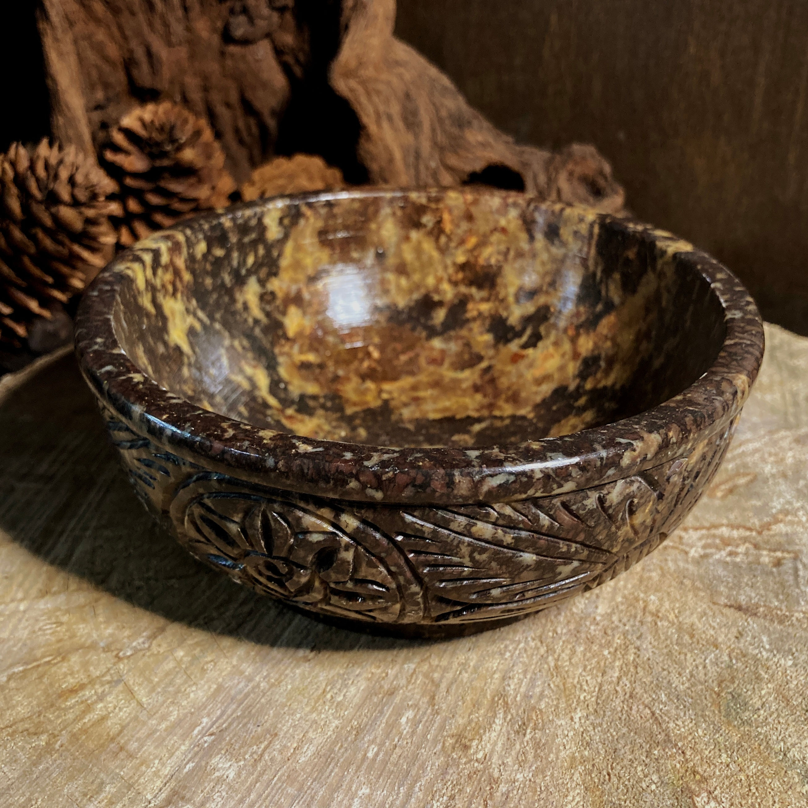 Bol traditionnel indien en pierre