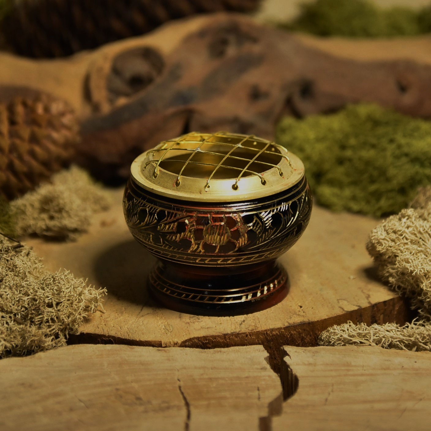 Brûle encens en laiton avec incrustations noir/bordeau/or