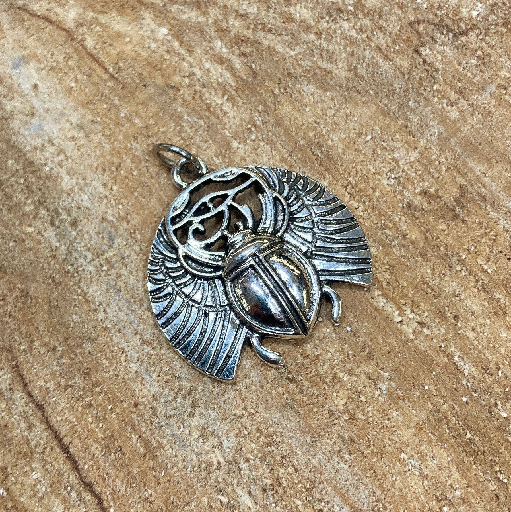 Pendentif - scarabée - argenté