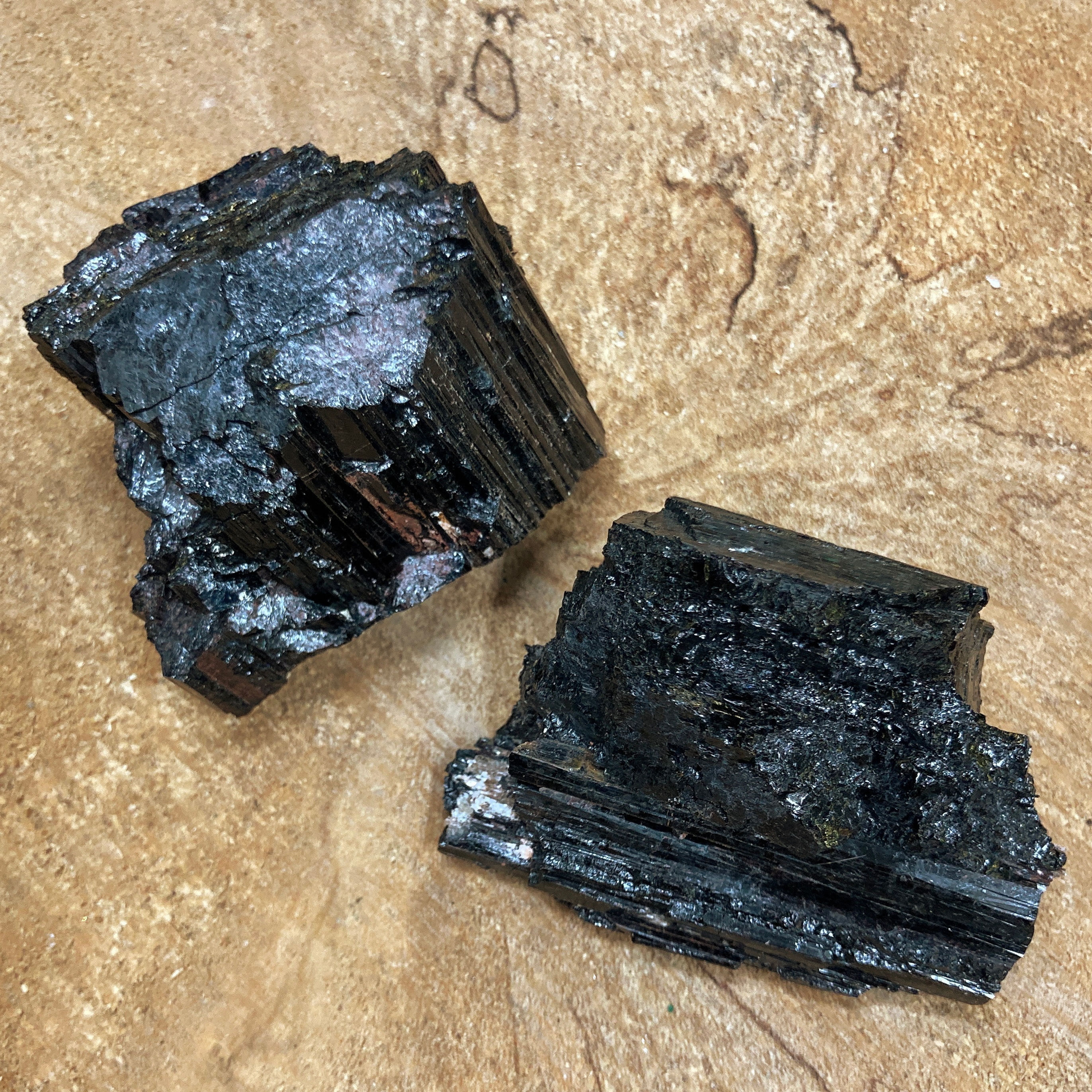 Pierre brute - taille 3 - tourmaline noire micacée - Brésil