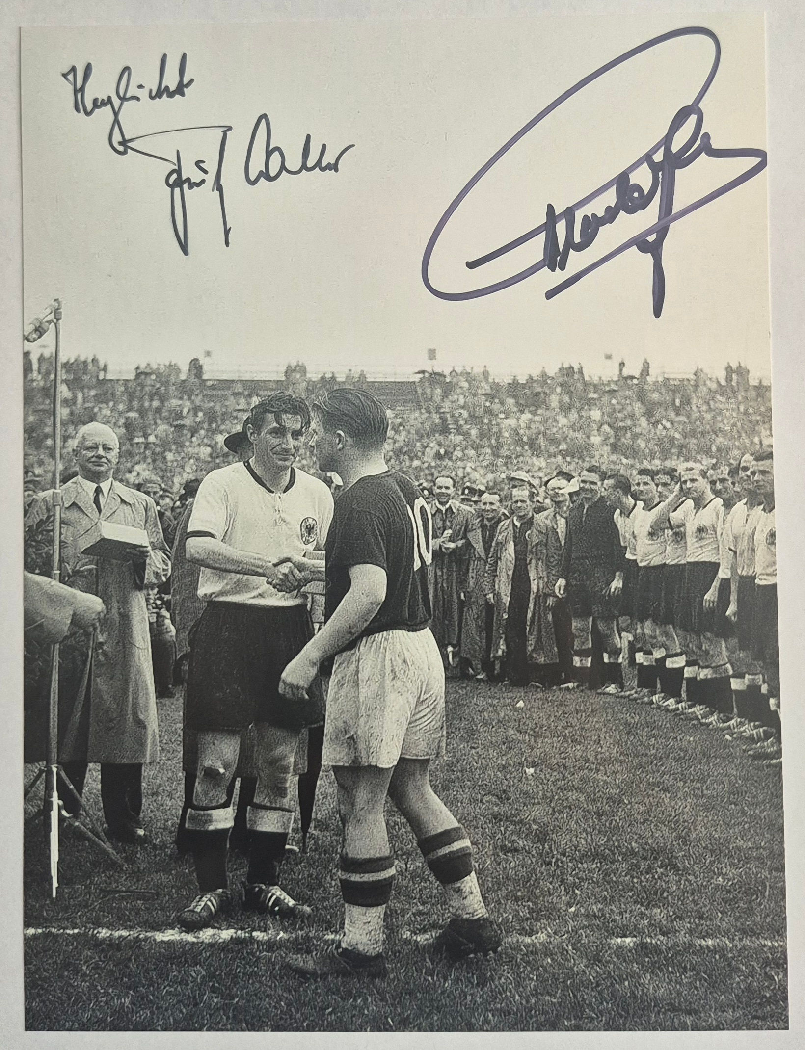 FRITZ WALTER & FERENC PUSKÁS – DOPPELT SIGNIERTE FOTOKARTE 15 × 21 CM – WM 1954