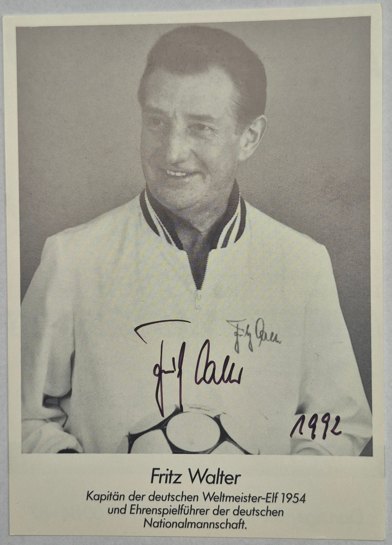 FRITZ WALTER – SIGNIERTE AUTOGRAMMKARTE 1992 – KAPITÄN DER WELTMEISTER 1954 –