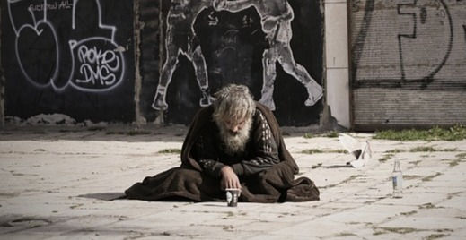 El caso de un indigente que tenía una fortuna en el banco