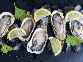 Encontró una perla de gran valor cuando  comía ostras en sus vacaciones 