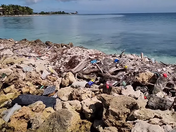 Caminando el Mundo | Blog de viajes descubren toneladas de basura en Cayo hondureño
