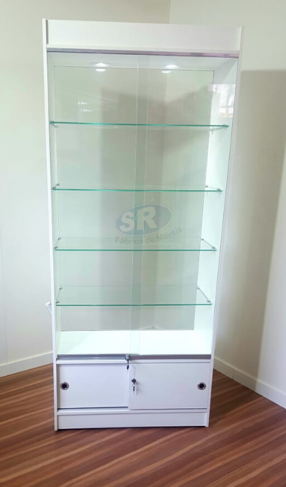 Vitrine frontal com baú