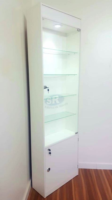 Vitrine com armário