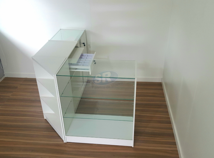 Caixa vitrine, cantoneira e vitrine