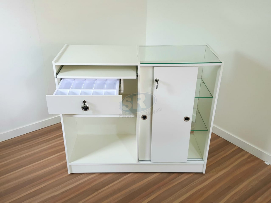 Caixa vitrine com portas