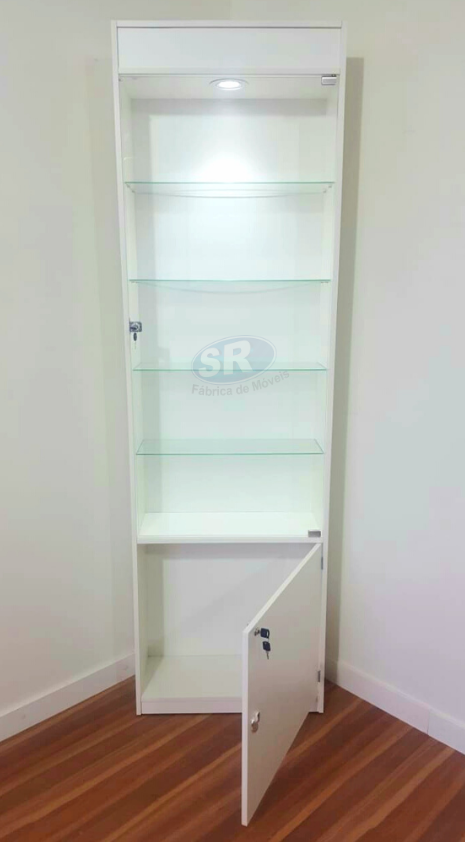 Vitrine com armário