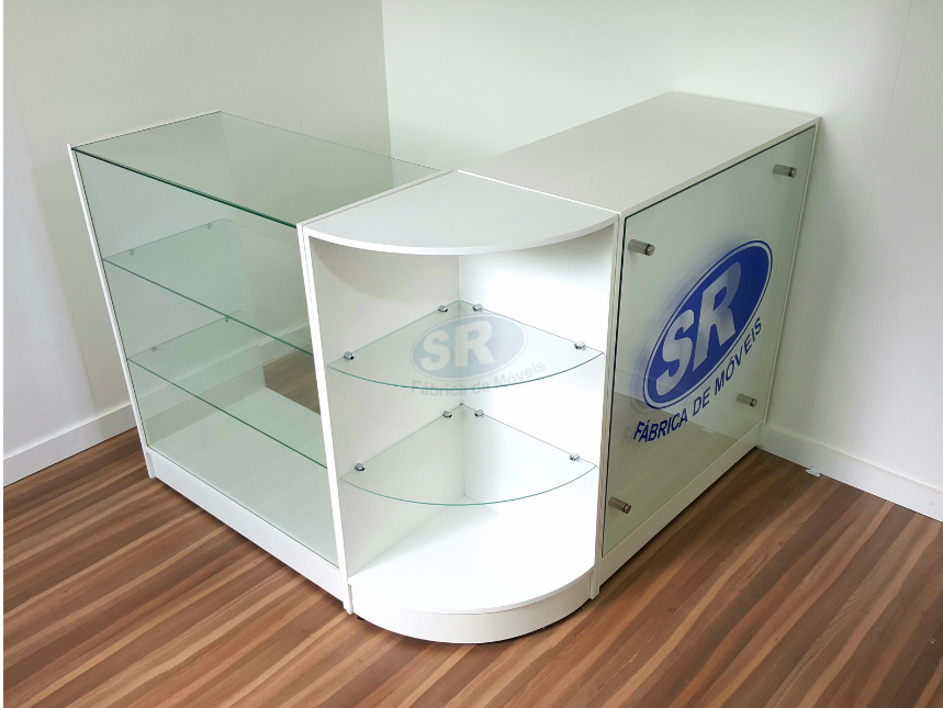 Vitrine, cantoneira e reto