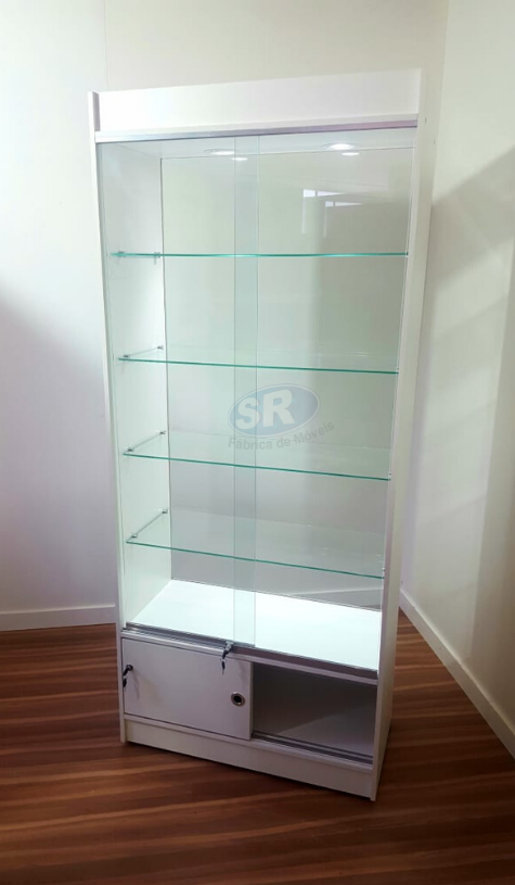 Vitrine frontal com baú