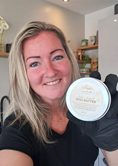 8. sticker en klaar - tanjas kruiden - handgemaakte shea butter whipped cream.jpg