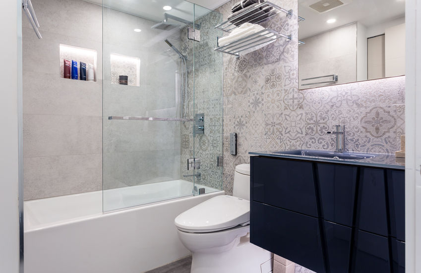 1420_W_Georgia_Street-1420_W_Georgia_Street NAVY BLUE KITCHEN BATHROOM RENOVATION COAL HARBOUR YALETOWN VANCOUVER REMODEL INTERIOR DESIGNER COPANY KITCHEN CABINETS BRASS GOLD BLUE MARBLE WHITE BACKSPLASH WHITE COUNTERTOPS