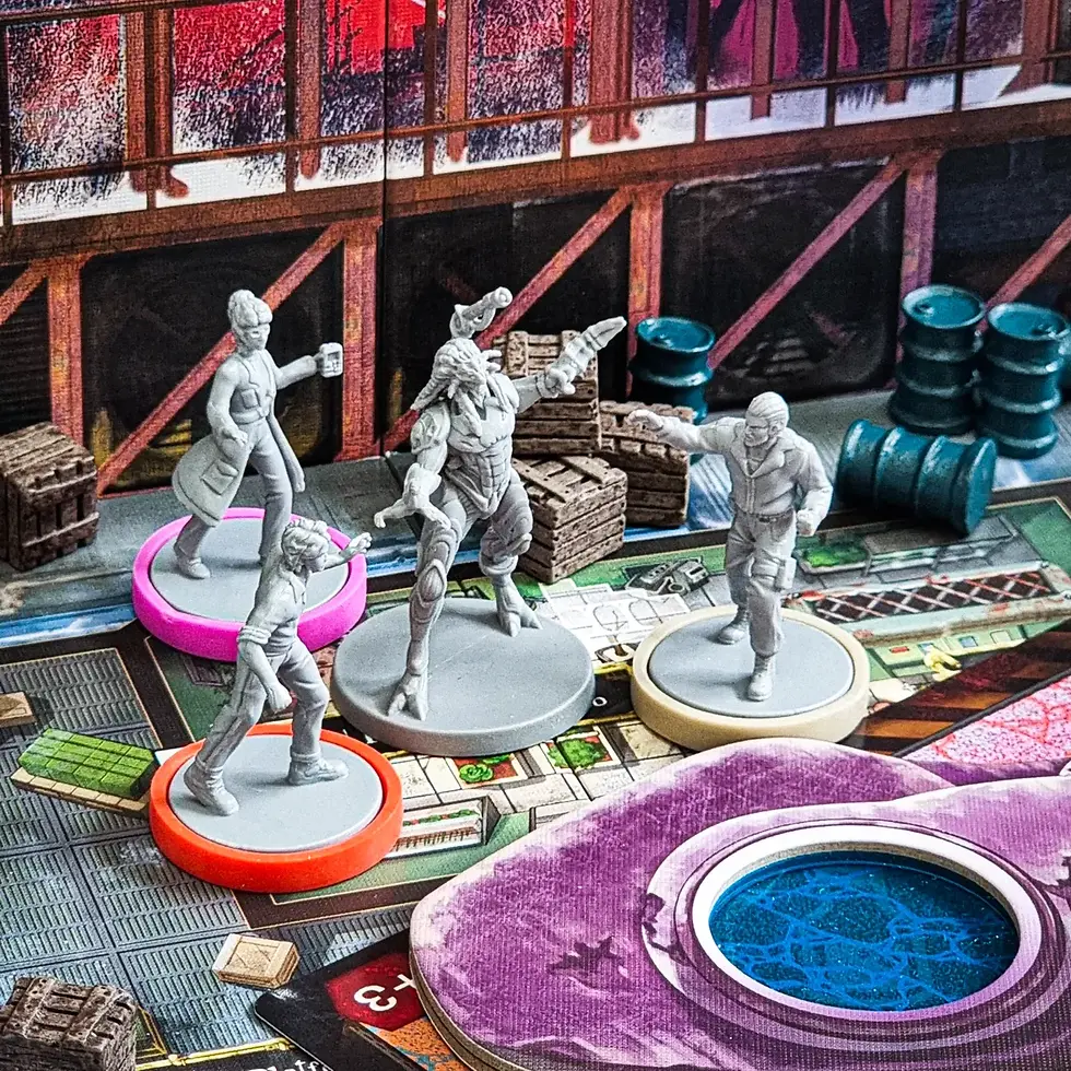 Nahaufnahme des von drei Survivors umzingelten Killers auf dem Spielplan.