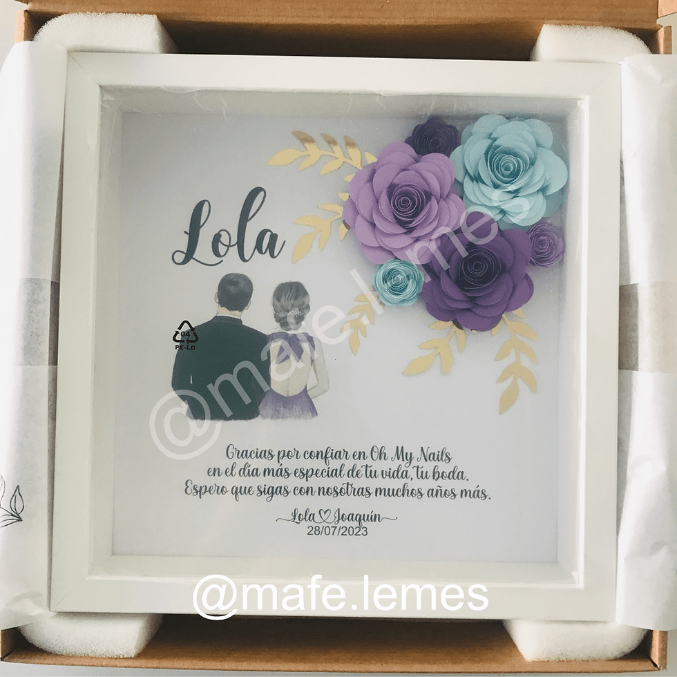 Miniatura: pareja con flores y texto