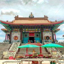 วัดเล่งเน่ยยี่ 2 เป็นสถานที่ที่สวยงาม เหมาะสำหรับพาครอบครัวมาไหว้พระ พักผ่อนกับครอบครัว