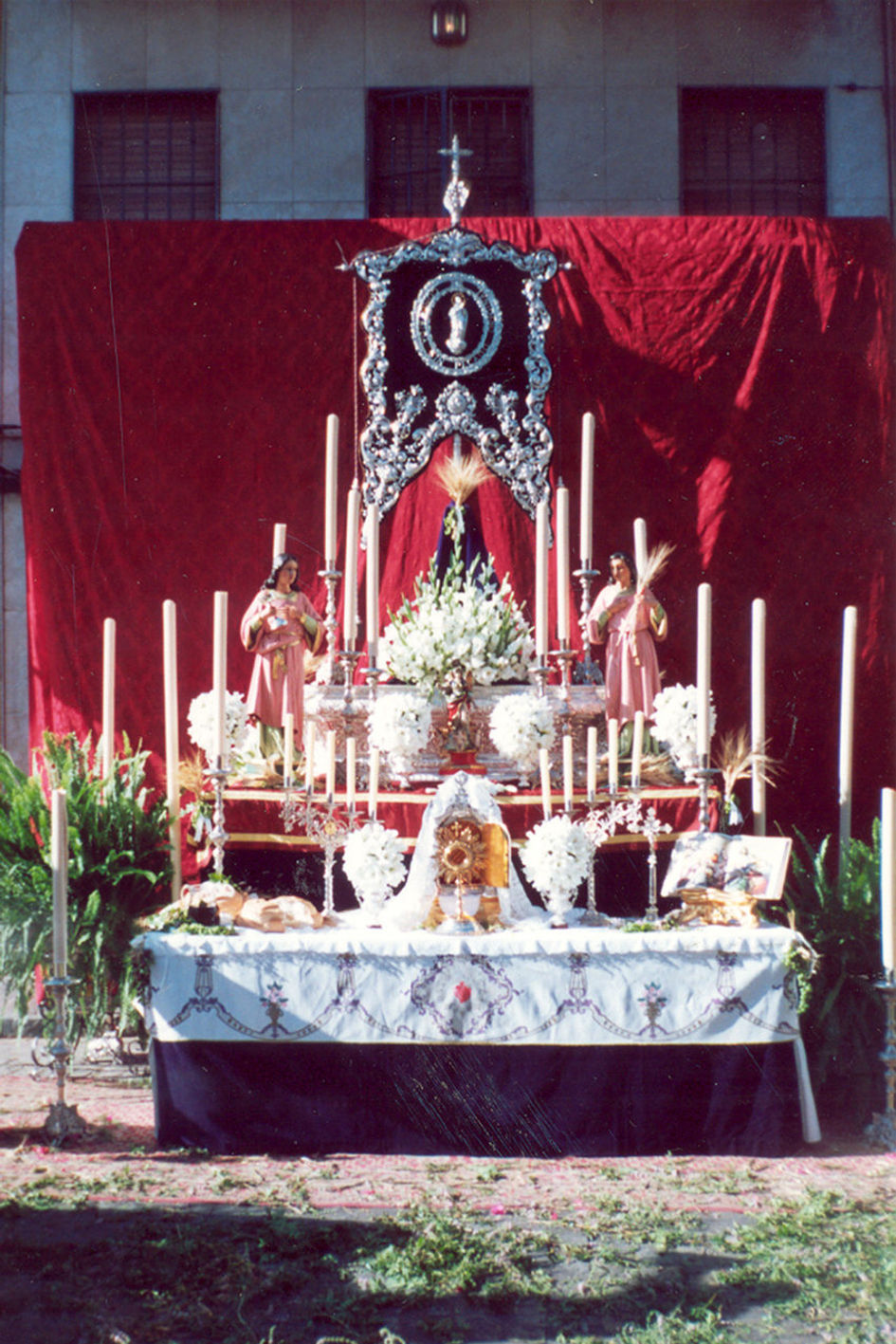 2001. ALTAR CORPUS.jpg