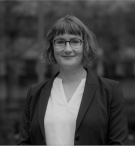 Porträt Nula 2022 bw.png