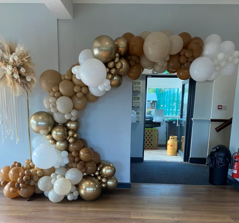 Thumbnail: Balloon garland 