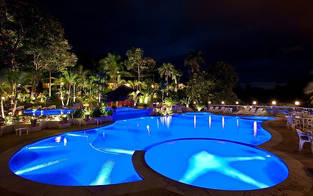 PISCINA ILUMINADA.jpg