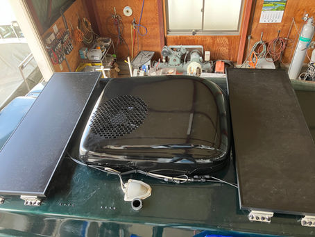RoadTrekキャンピングカー ルーフエアコン取付け!!
