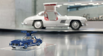 This article contains PDF instructions and detailed information about the 2025 Mattel Brick Shop Mercedes-Benz 300 SL (HWW25).   