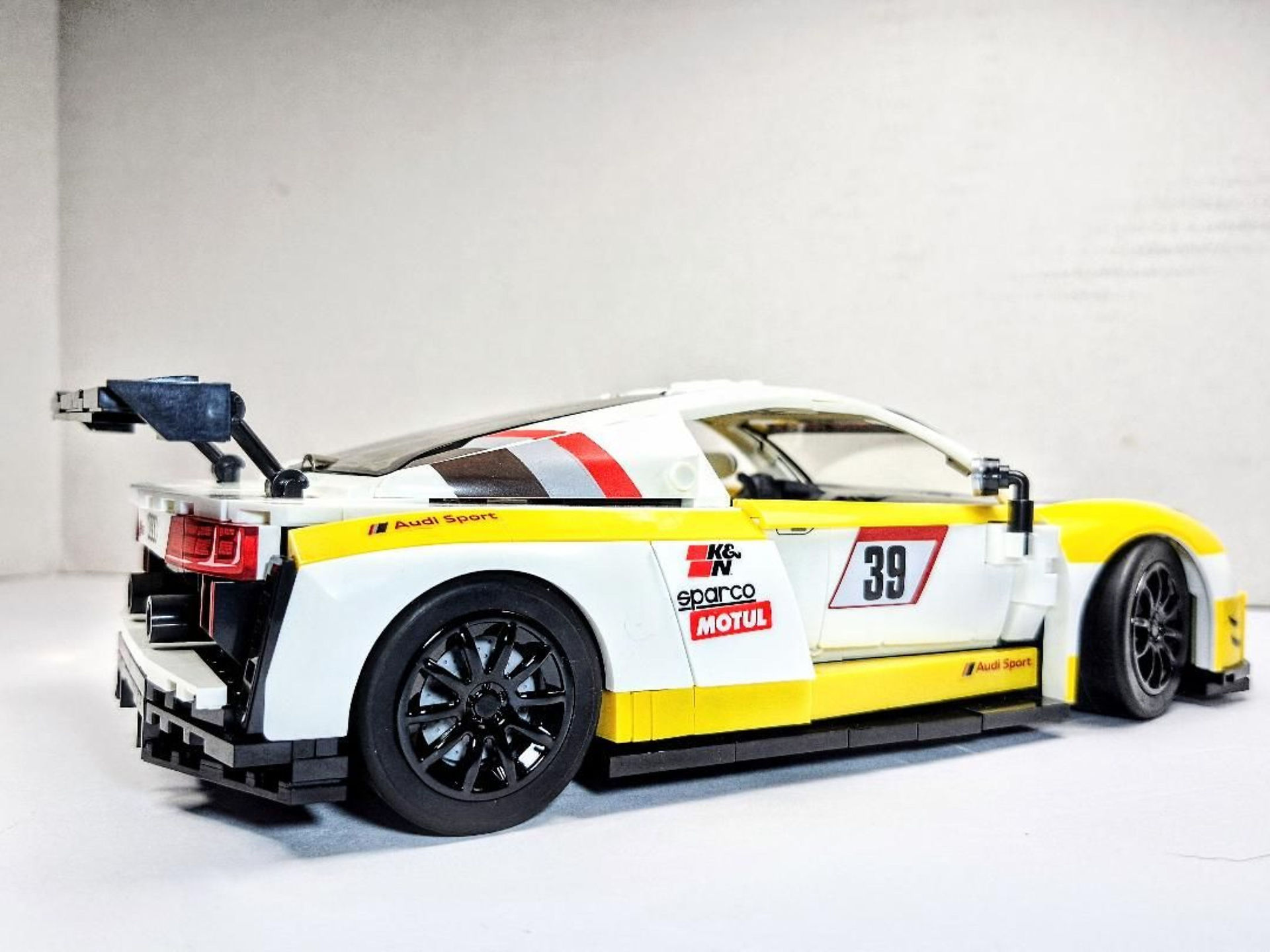 This article provides comprehensive details and the PDF instruction manual for the 2025 Mattel Brick Shop / Hot Wheels ‘15 Audi R8 LMS (SKU# JFT18). 