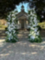 2x Arches with full greenery and white roses