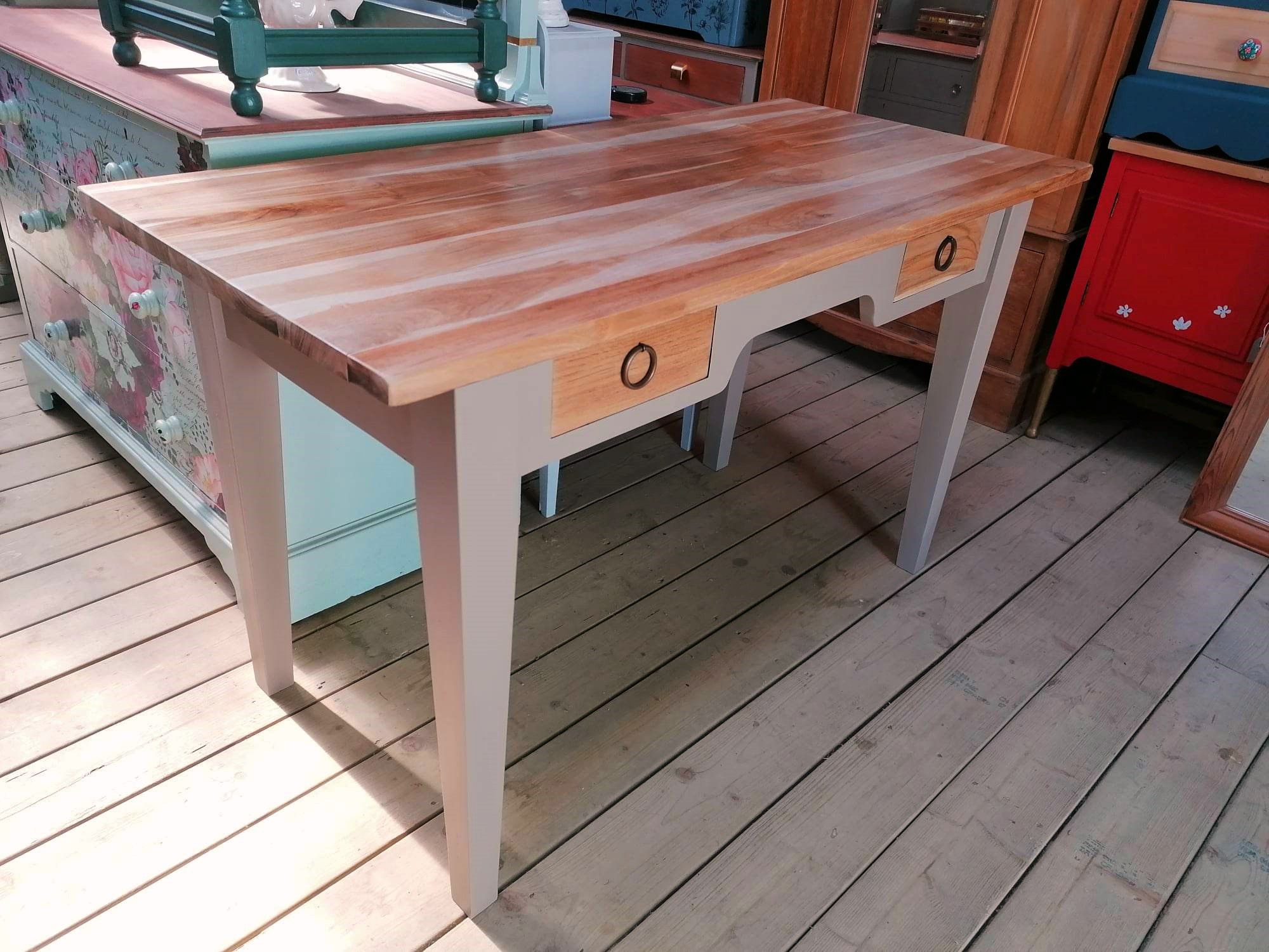 Table/desk/dressing table