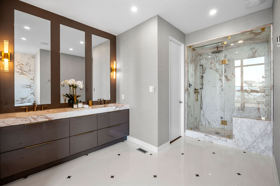 Luxurious ensuite bathroom