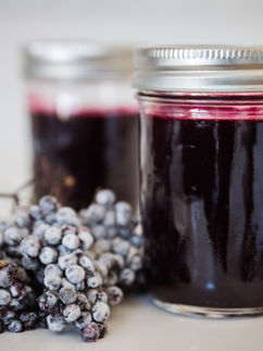 THE PERFECT HOMEMADE ELDERBERRY SYRUP