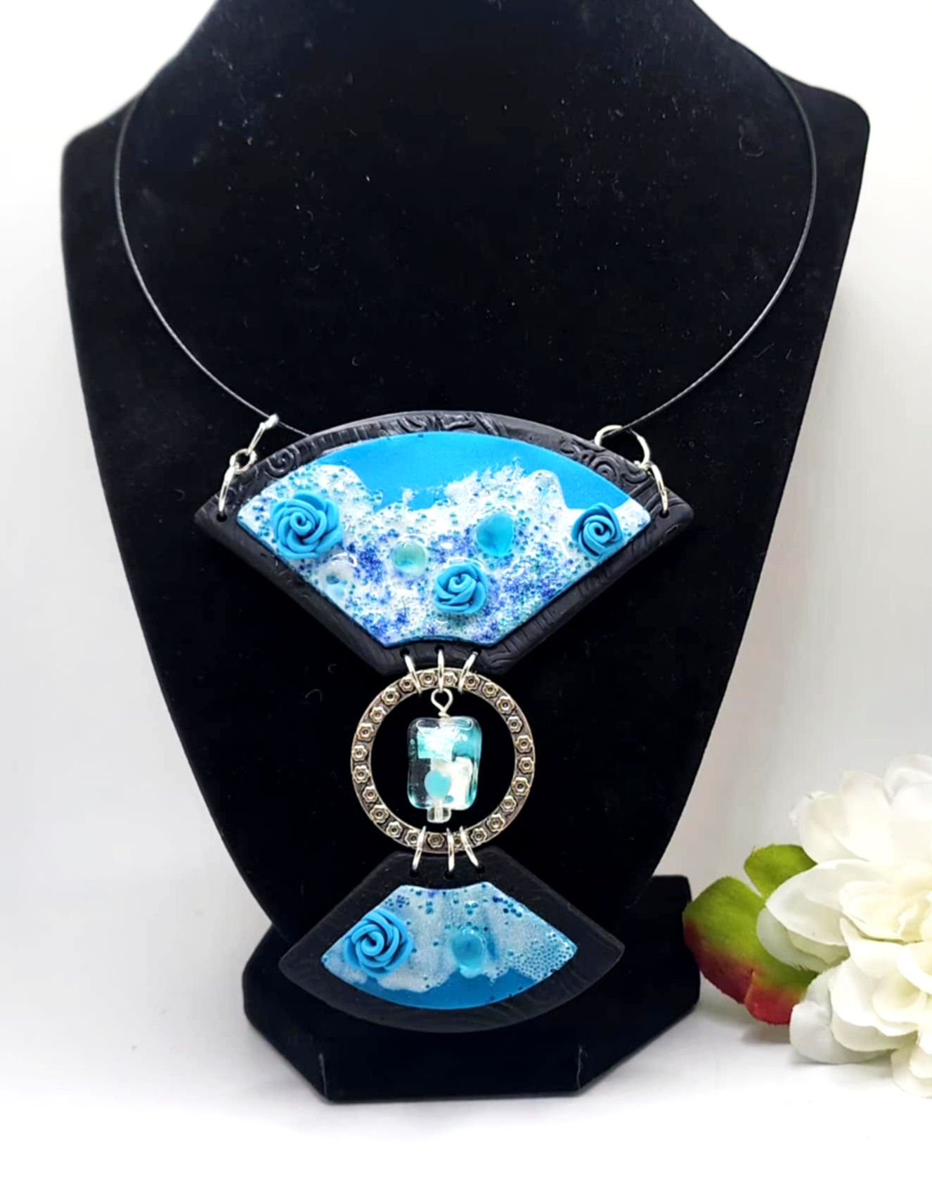 Blue and white floral pendant necklace